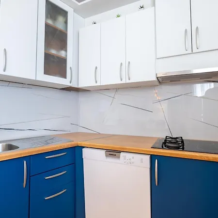 Apartment Laura Makarska - Peaceful Retreat With Heated Pool & Sea View * Makarska