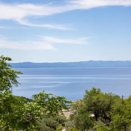 Apartment Laura Makarska - Peaceful Retreat With Heated Pool & Sea View *