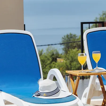 Apartman Apartment Laura Makarska - Peaceful Retreat With Heated Pool & Sea View Makarska