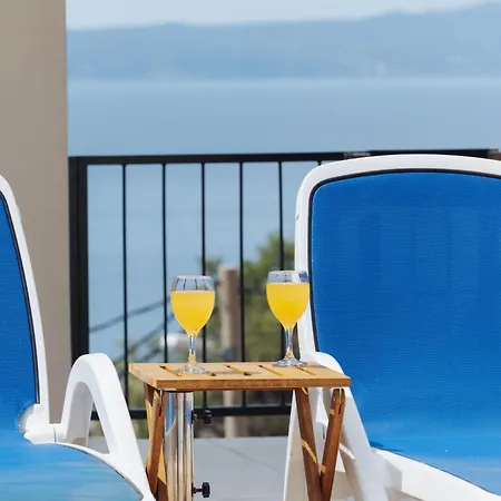 Apartman Apartment Laura Makarska - Peaceful Retreat With Heated Pool & Sea View