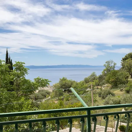 Laura - Peaceful Retreat With Pool & Sea View