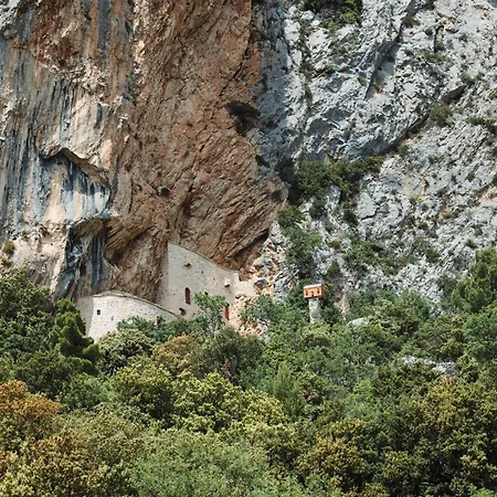 Laura On The First Floor * Makarska