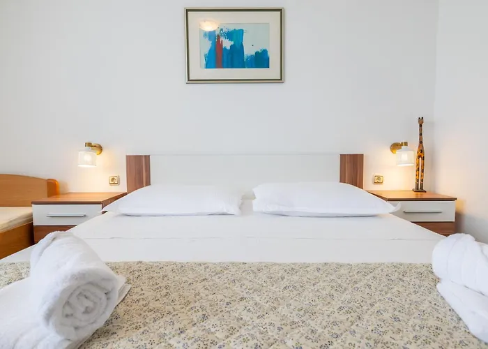 Laura On The First Floor Apartment Makarska