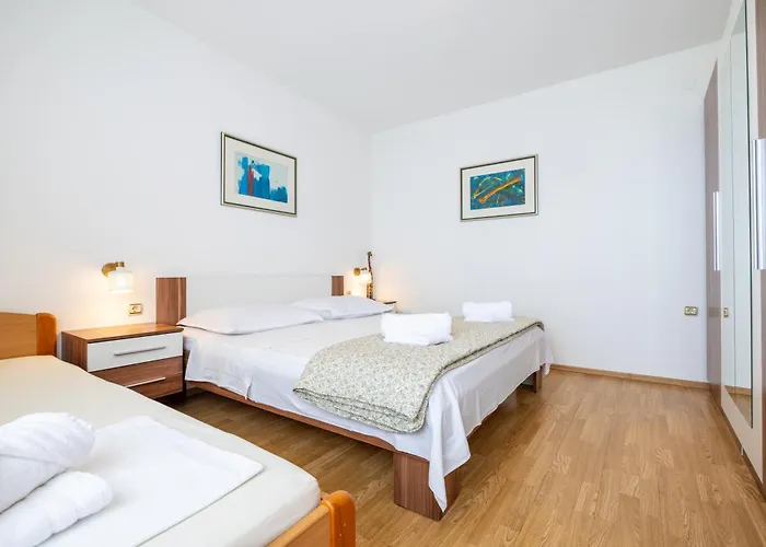 Laura On The First Floor Apartment