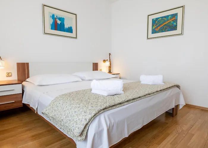 Laura On The First Floor Apartment *