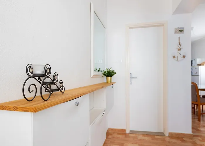 Apartment Laura On The First Floor Makarska