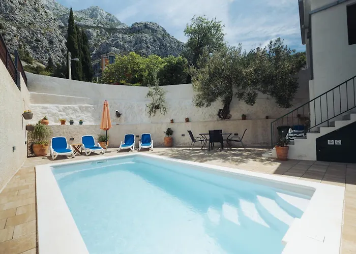 Laura On The First Floor Apartment