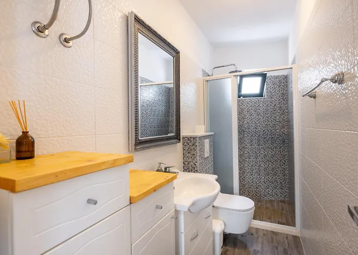 Laura On The First Floor * Makarska