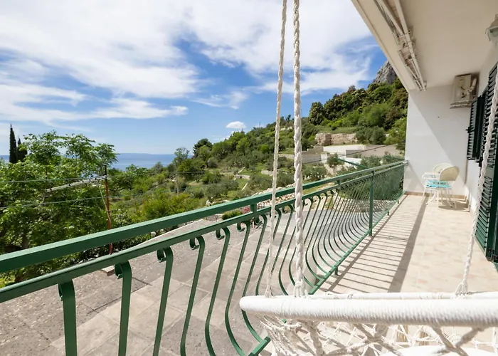 Laura On The First Floor Apartment *