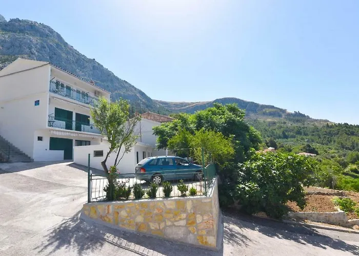 Laura On The First Floor * Makarska