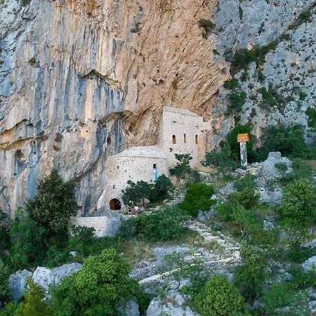 Laura On The First Floor Makarská