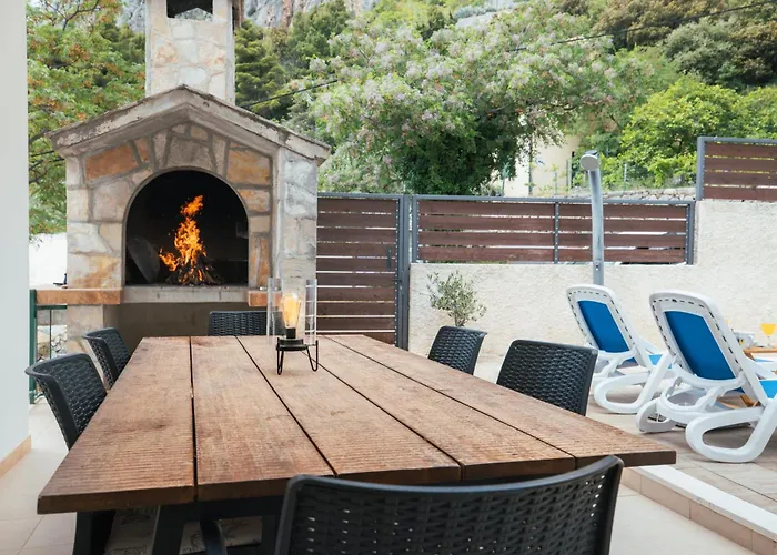 Laura On The First Floor 马卡尔斯卡